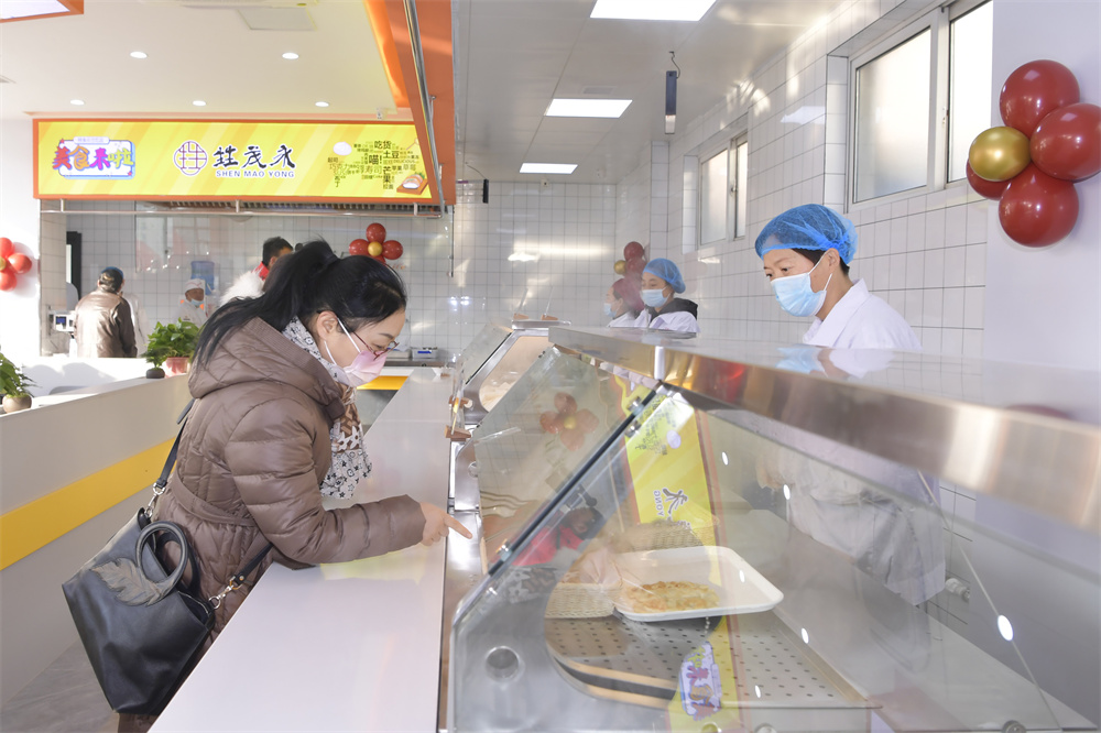 连云港市海州区新海街道 惠民餐厅让居民乐享“幸福食光”